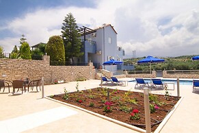 Blue Villa 2 - With Private Pool