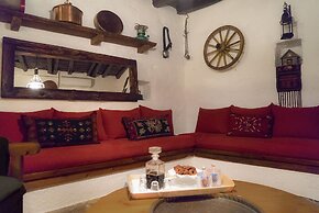 Dandy on the Hill in Parnassus Villa Pasifne up to Nine People