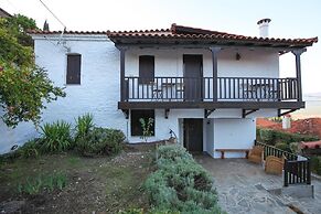 Dandy on the Hill in Parnassus Villa Pasifne up to Nine People