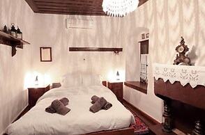 Dandy on the Hill in Parnassus Villa Pasifne up to Nine People