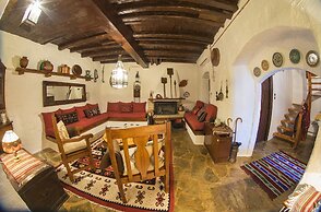 Dandy on the Hill in Parnassus Villa Pasifne up to Nine People