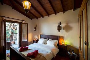 Dandy on the Hill in Parnassus Villa Pasifne up to Nine People