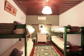 Dandy on the Hill in Parnassus Villa Pasifne up to Nine People