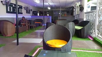 Glandov Suites and Apartment