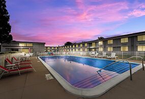 Red Roof Inn Painted Post