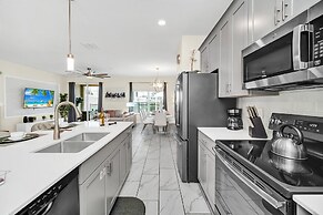 Frozen, Spiderman and Mickey Rooms, Private Pool!