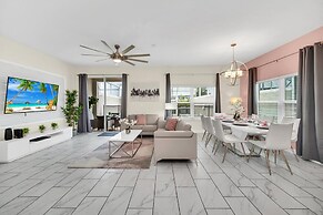 Frozen, Spiderman and Mickey Rooms, Private Pool!