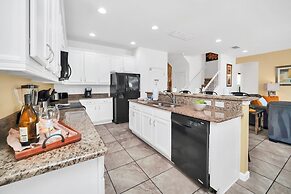 Short Walk From Clubhouse! Wonderful Pool Villa