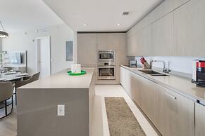 Fantastic 2BR Condo at Hollywood