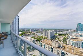 Fantastic 2BR Condo at Hollywood