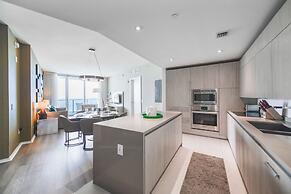 Fantastic 2BR Condo at Hollywood