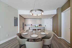 Fantastic 2BR Condo at Hollywood