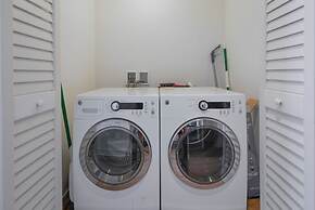 Fantastic 2BR Condo at Hollywood