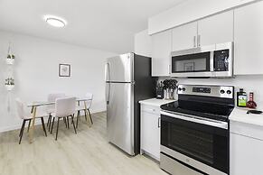 Contemporary Condo in Central Biltmore (94950471)