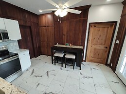 Hickory House Bed & Breakfast