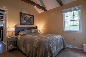 Hickory House Bed & Breakfast