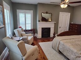 Hickory House Bed & Breakfast