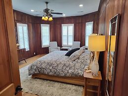 Hickory House Bed & Breakfast