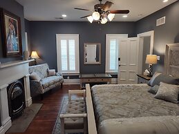 Hickory House Bed & Breakfast