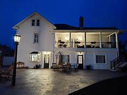 Hickory House Bed & Breakfast