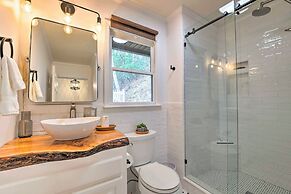 Game Room & Hot Tub: Bryson City Cabin!