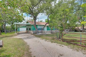 Pet-friendly Canyon Lake Home - 2 Mi to Beach!
