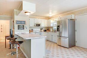 Pet-friendly Canyon Lake Home - 2 Mi to Beach!