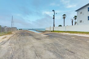 2 Blocks to Bay: Misty Harbor Rockport Home