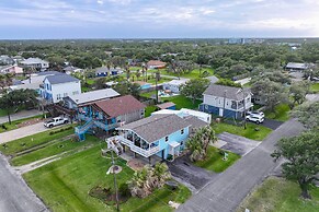 2 Blocks to Bay: Misty Harbor Rockport Home
