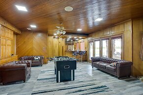 Outdoor Pool & Lake: Massive Texas Ranch Villa!