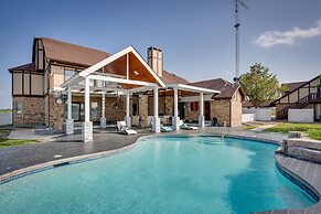Outdoor Pool & Lake: Massive Texas Ranch Villa!