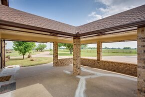 Outdoor Pool & Lake: Massive Texas Ranch Villa!