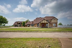 Outdoor Pool & Lake: Massive Texas Ranch Villa!