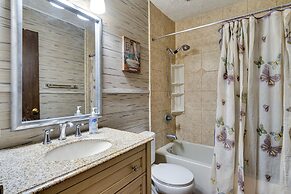 Lawrence Vacation Rental ~ 12 Mi to Indianapolis!