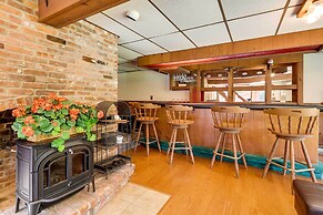 Spacious Woodbury Home w/ Pool + Hot Tub!