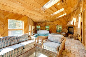 Spacious Woodbury Home w/ Pool + Hot Tub!