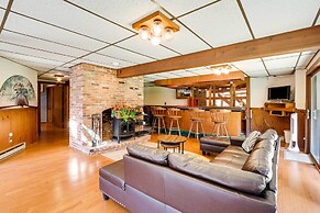 Spacious Woodbury Home w/ Pool + Hot Tub!