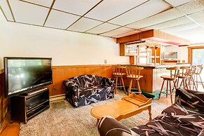 Spacious Woodbury Home w/ Pool + Hot Tub!