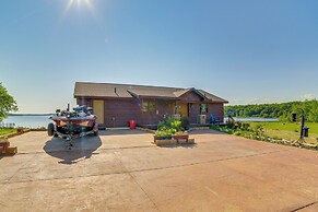 Prairie-style Home on Garden Bay w/ Deck + Hot Tub