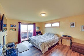 Prairie-style Home on Garden Bay w/ Deck + Hot Tub