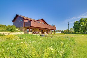 Prairie-style Home on Garden Bay w/ Deck + Hot Tub