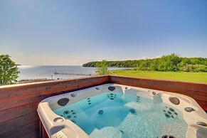 Prairie-style Home on Garden Bay w/ Deck + Hot Tub