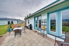 East Wenatchee Home w/ Yard & Hot Tub!