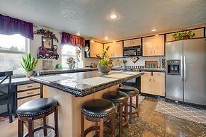 East Wenatchee Home w/ Yard & Hot Tub!