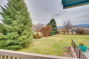 East Wenatchee Home w/ Yard & Hot Tub!