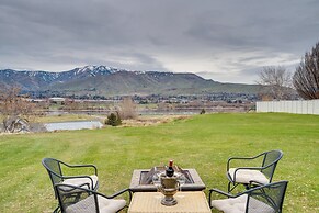 East Wenatchee Home w/ Yard & Hot Tub!