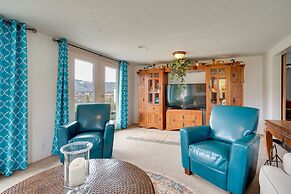 East Wenatchee Home w/ Yard & Hot Tub!