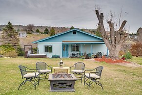 East Wenatchee Home w/ Yard & Hot Tub!
