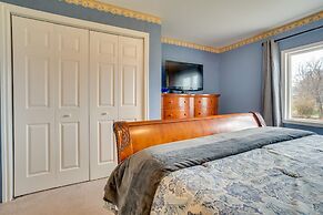 East Wenatchee Home w/ Yard & Hot Tub!