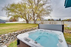 East Wenatchee Home w/ Yard & Hot Tub!